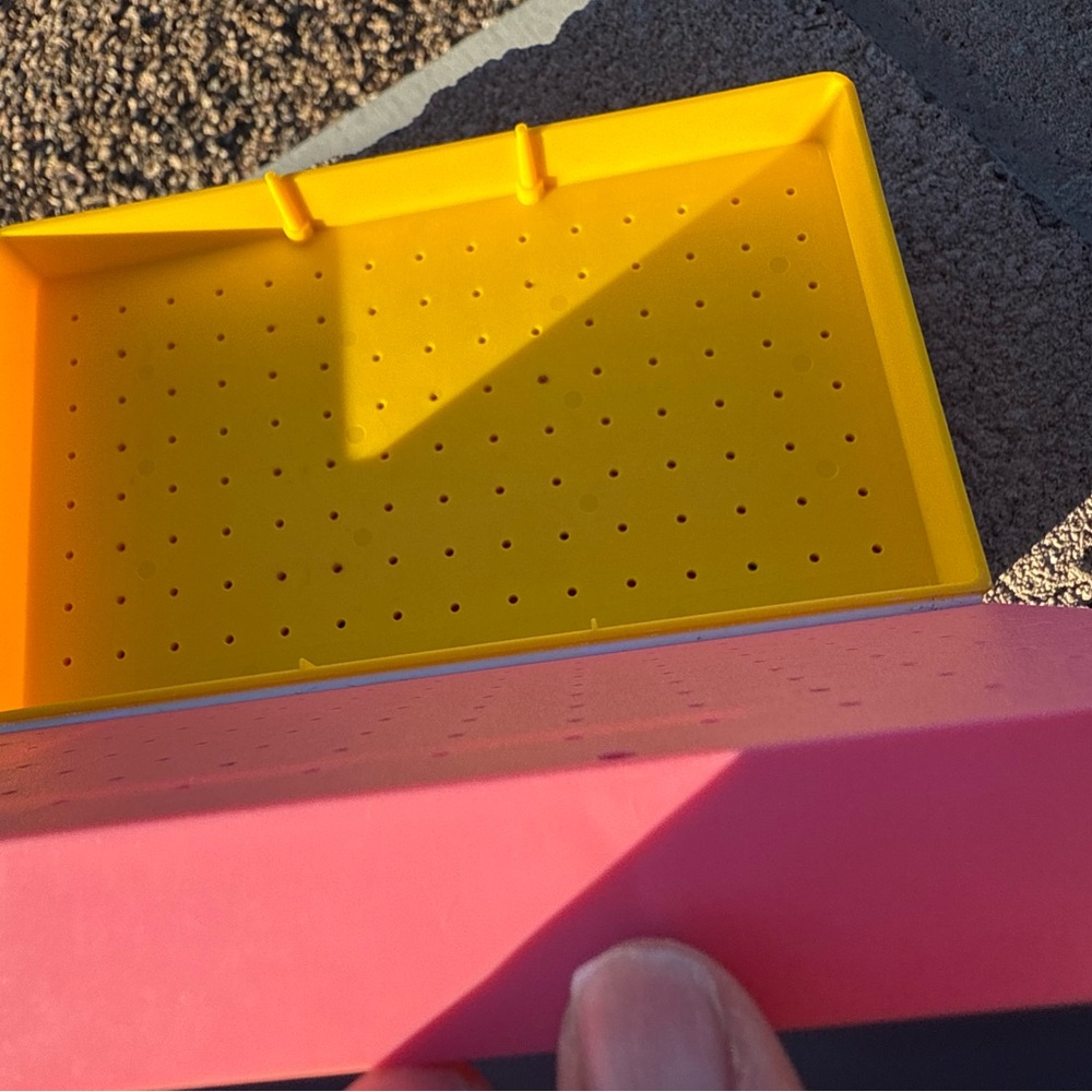 Vintage 80s/90s "The Earring Book" Plastic Organizer - Picture 7 of 9